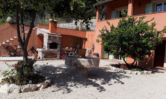 Gilette House | Lou Ferouil cottage in Gilette near Nice with secure parking