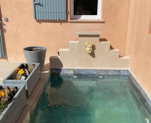 Cabrieres-dʼAigues Bed & Breakfast | Lou jasset