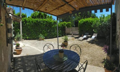 Eygalieres Apartment | Lou Pitchoun Cabanoun à Eygalières "2-3 Personnes"