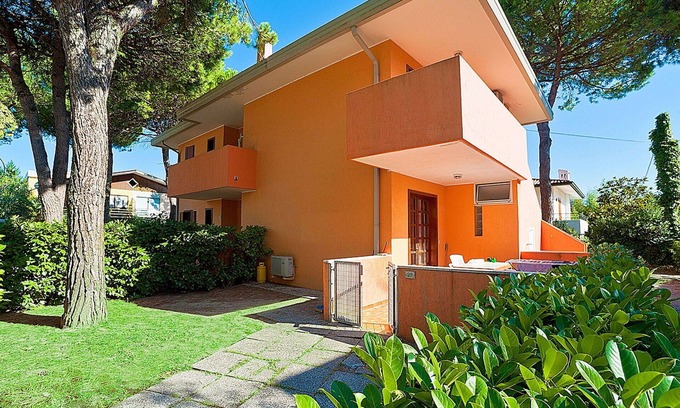 Bibione Apartment | Lovely apartment for 5 people with WIFI, A/C, TV, terrace, pets allowed and parking