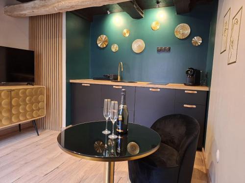 Betschdorf Apartment | Love room Émeraude & Pièce Secrète