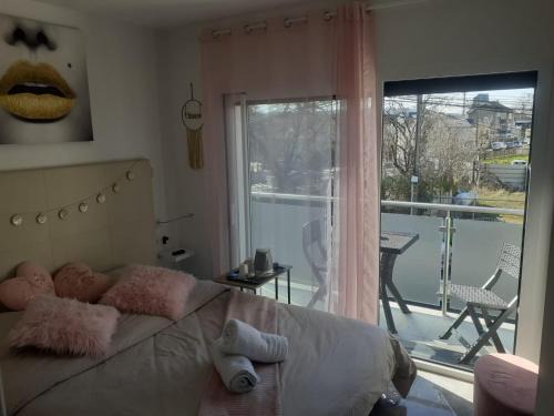 Tremblay-en-France Hotel | Love Room Charme