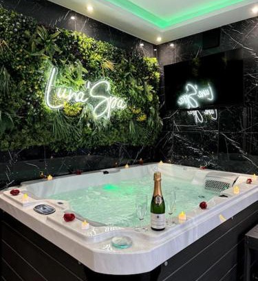 Saint-Ouen-l'Aumone Apartment | Love Room, Luna Spa APRÈS-MIDI 13h à 18h