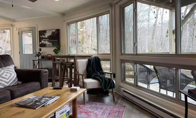 Sugar Mountain Condo | Lovely 1-bdrm Treehouse in Sugar Mountain. Slopes Visible from the Parking Lot!