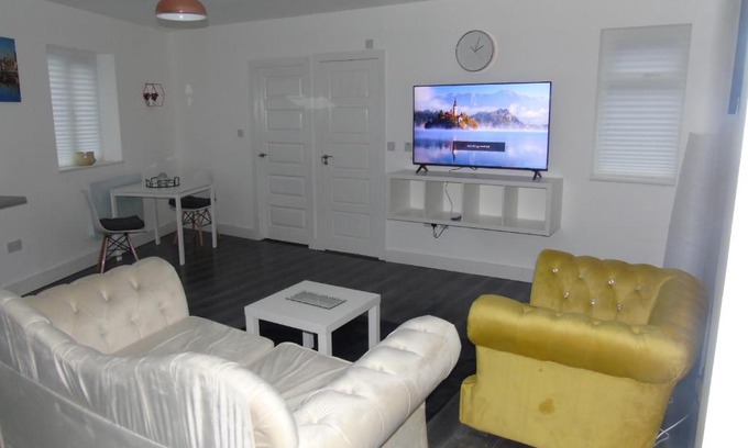 Bolton Apartment | Lovely 1-Bed Apartment in Bolton