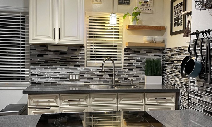 East Village Condo | Lovely 1 bedroom condo, King bed, walking distance to the beach, family friendly