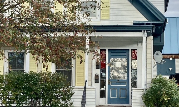 Lebanon Apartment | Lovely 1 BR apartment in Lebanon, 5 miles to DHMC and Dartmouth College