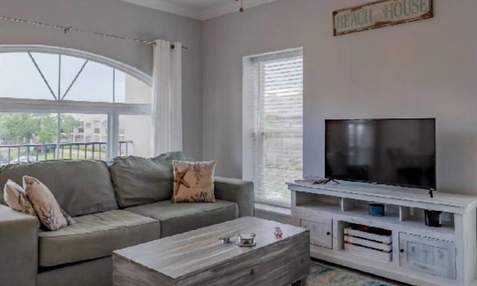 Long Beach Condo | Lovely 2 Bedroom Condo with a Pool and Beach View