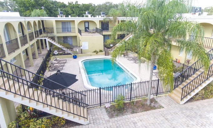 SoHo Condo | Lovely 2-bedroom condo with POOL
