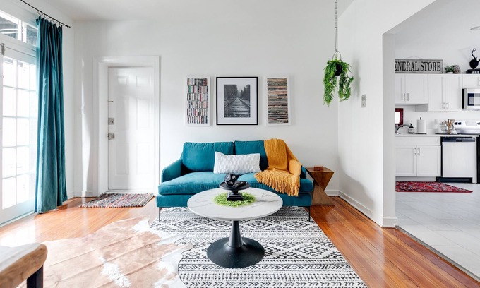 Fan District Apartment | Lovely 2 Bedroom in the Heart of The Fan