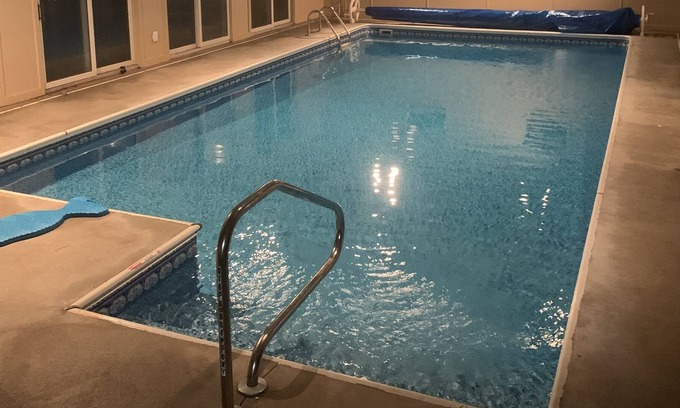 Kennebunk Apartment | Lovely 2 Bedroom, Indoor Pool, Walk to Beach