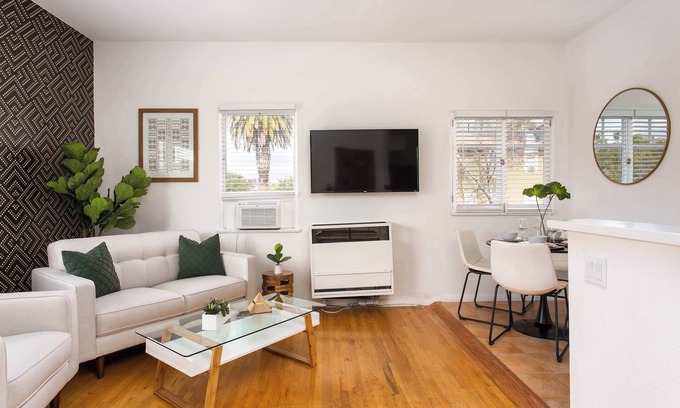 Golden Hill Apartment | Lovely 2BR Apt | Sleeps 5, WiFi + Kitchen