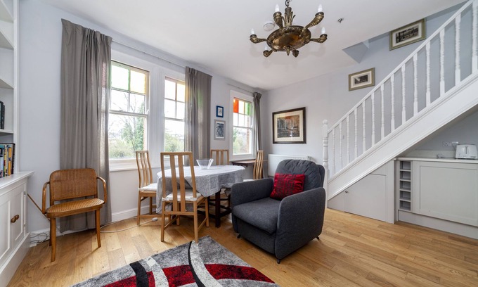 Norbiton Apartment | Lovely 3 BDR apartment w/free parking and garden