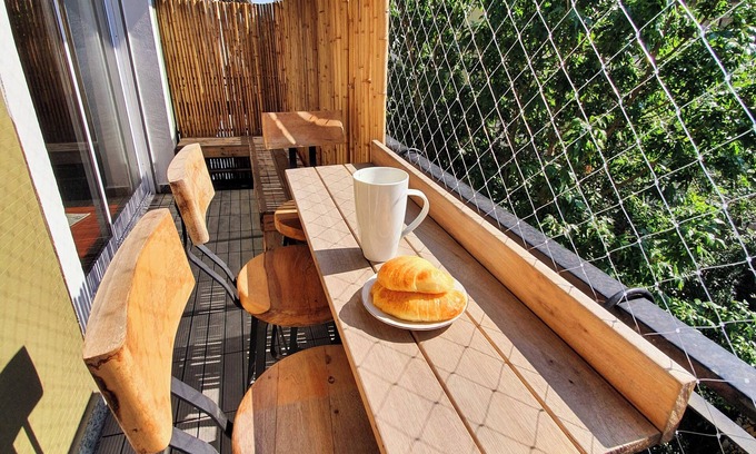 Balvanera House | Lovely 3 bed, 1.5 bath, homely, cosy, bright, airy. Ideal location for tourists.