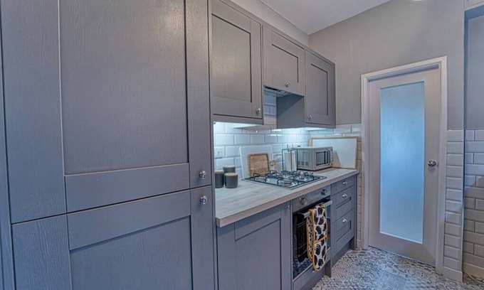 Hereford House | Lovely 3 Bedroom Home in Hereford with Parking