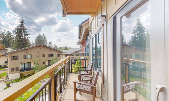McCall House | Lovely, 3rd-floor townhome downtown - walk to the lake, dining & shopping