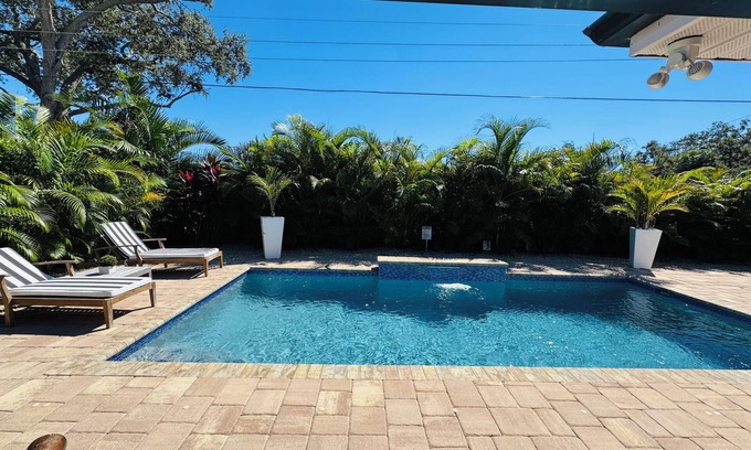 South Gate Ridge House | Lovely 4-bedroom 3 Bath Heated Pool house Near Siesta Key Beach
