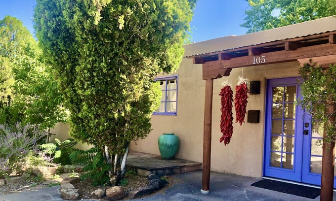 Santa Fe House | Lovely 4 Bedroom Adobe Minutes to Plaza & Dog-Friendly