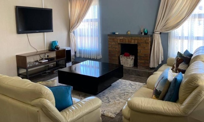 Bulawayo Apartment | Lovely 4 bedroomed home in Selbourne Brooke - 2036