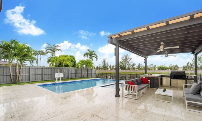 Doral House | Lovely 4BR 3BA Doral Home w Pool/BBQ/Parking