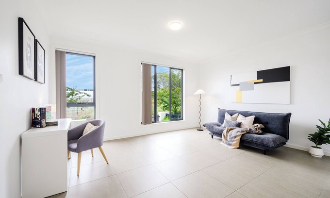 Austral House | Lovely 4BR Austral Retreat Close to Station For 10 Guests