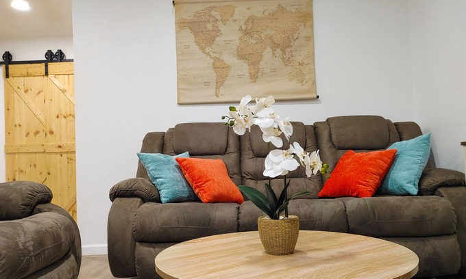 Westport Apartment | Lovely 4BR/Near Everything/All amenities/BBQ