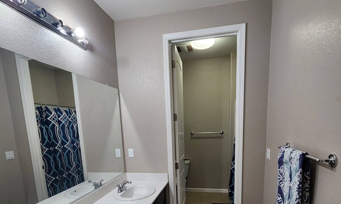 Pittsburg House | Lovely 5 BR home, 5 mins from BART, shopping, restaurants, freeway