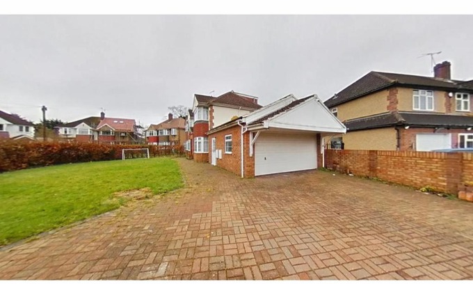 Langley Marish House | Lovely 6 bedroom house