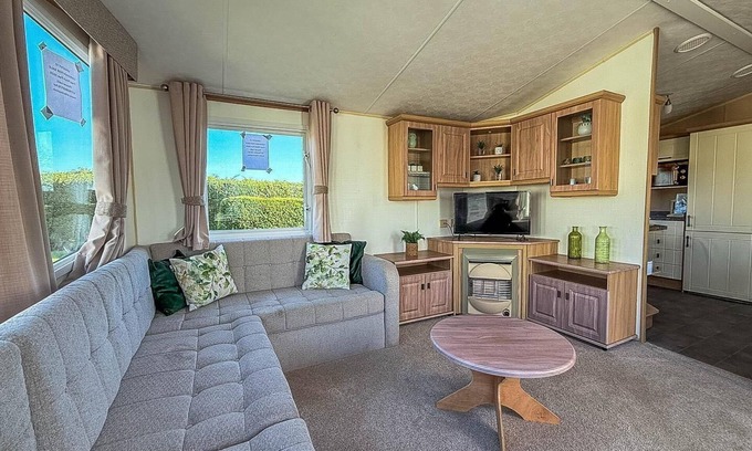 Skegness House | Lovely 6 berth caravan at Southview Holiday Park ref 33032CL