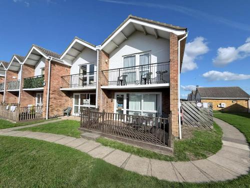 Corton Villa | Lovely 6 Berth Villa At Waterside Village Park In Corton Ref 14100W