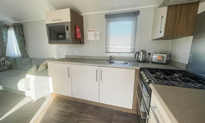 Hopton on Sea House | Lovely 8 berth caravan in Norfolk at Haven Hopton Holiday Park ref 80055T