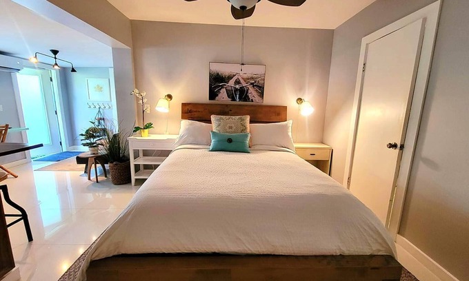 Flagami Apartment | Lovely and comfy studio-Free parking and Laundry!