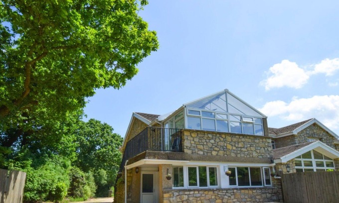 Peterston-Super-Ely Apartment | Lovely apartment for 4 people with WIFI, TV, patio, panoramic view and parking