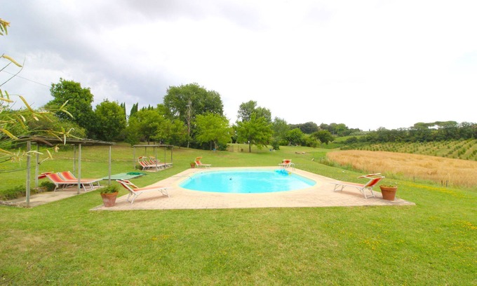 Foiano della Chiana Apartment | Lovely apartment for 8 guests with WIFI, pool, pets allowed and parking