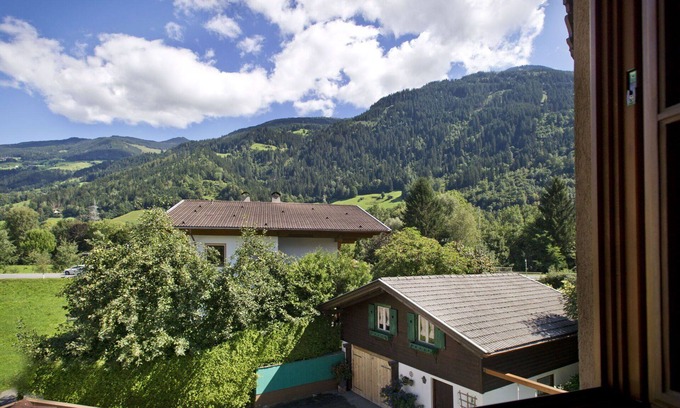 Hart im Zillertal House | Lovely apartment in villa for 15 guests with WIFI, TV, patio, pets allowed and parking