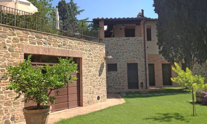 Popoltaio-Schiacciato Villa | Lovely apartment in villa for 4 people with A/C, WIFI, pool, TV, terrace and parking