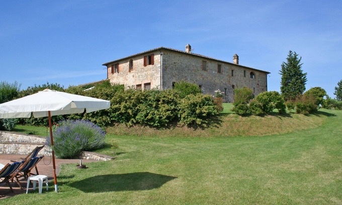 Monteroni d'Arbia Apartment | Lovely apartment for 6 guests with pool, WIFI, patio, panoramic view and parking, close to Siena