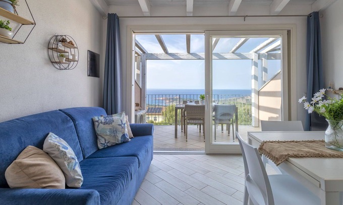 Paduledda Apartment | Lovely apartment for 4 people with A/C, pool, TV, terrace and pets allowed