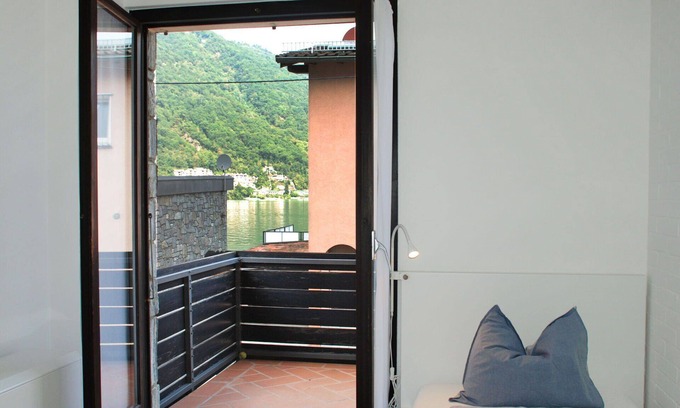 Brusino Arsizio Apartment | Lovely apartment for 4 guests with WIFI, TV, patio and pets allowed