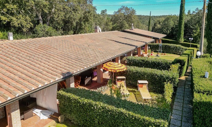 Massa Marittima House | Lovely apartment in villa for 6 people with WIFI, A/C, TV, terrace and pets allowed