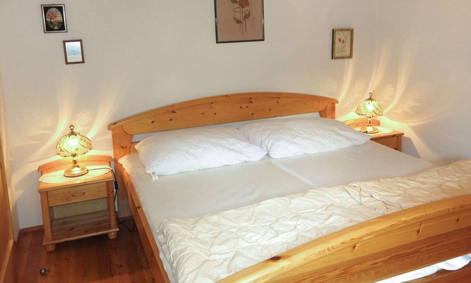 Treffen Villa | Lovely apartment in villa for 4 guests with WIFI, TV, terrace and pets allowed