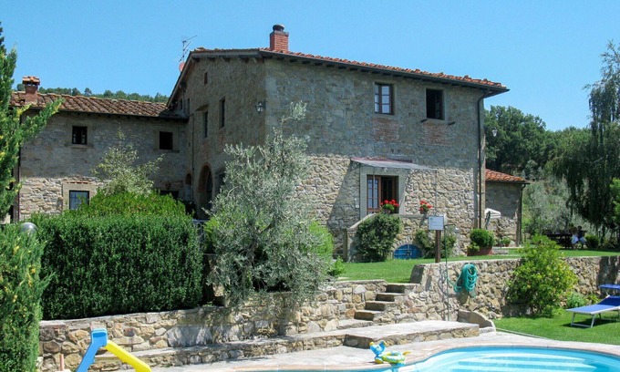 Loro Ciuffenna Villa | Lovely apartment in villa for 4 people with pool, WIFI and parking