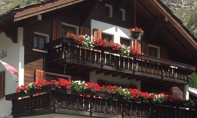 Saas Almagell Apartment | Lovely apartment for 8 guests with WIFI, TV and balcony