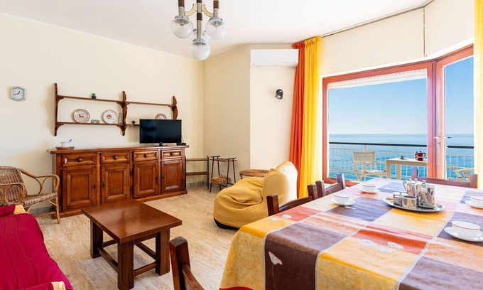 Ventimiglia Apartment | Lovely apartment for 6 people with WIFI, balcony and pets allowed