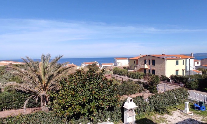 Northern Sardinia Apartment | Lovely apartment for 4 people with WIFI, pool, TV and balcony, close to Castelsardo