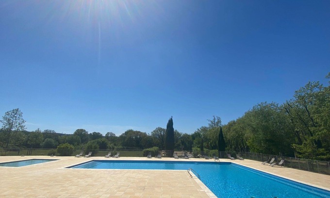 Azille Apartment | Lovely apartment for 2 guests with WIFI, pool, TV, terrace, pets allowed and parking