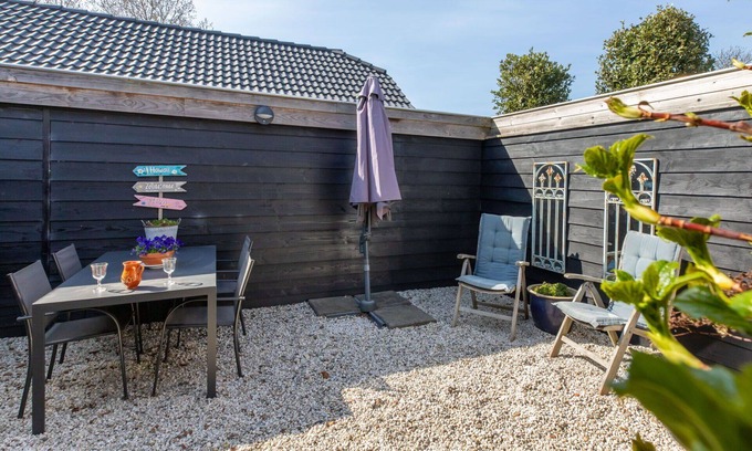 Vlissingen Apartment | Lovely apartment for 2 people with WIFI, TV, pets allowed and parking