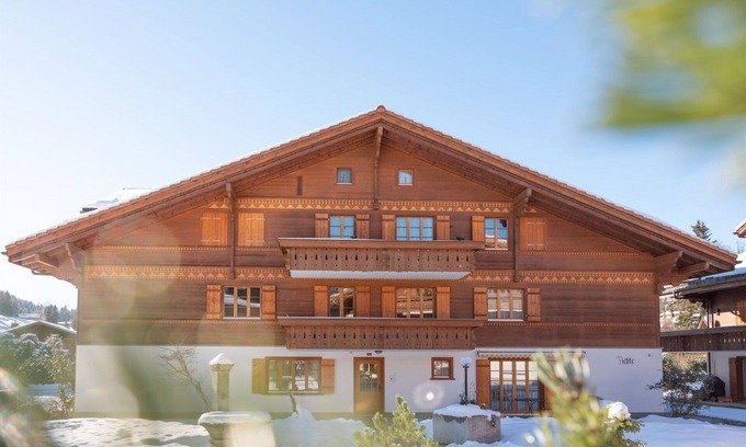 Saanenmoeser Apartment | Lovely apartment for 4 people with WIFI, TV, balcony and pets allowed