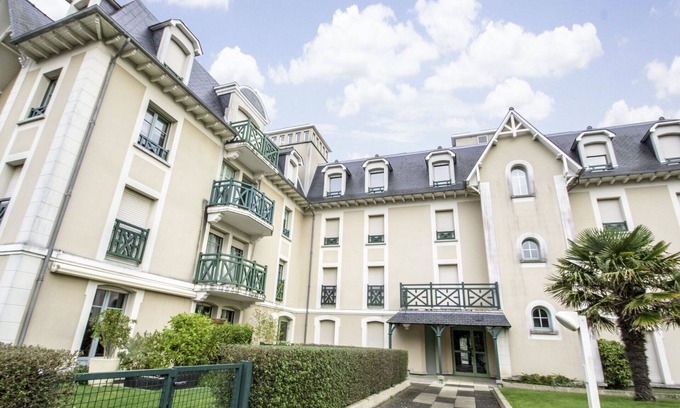 Saint-Igneuc Apartment | Lovely apartment for 4 guests with WIFI, TV, patio and pets allowed
