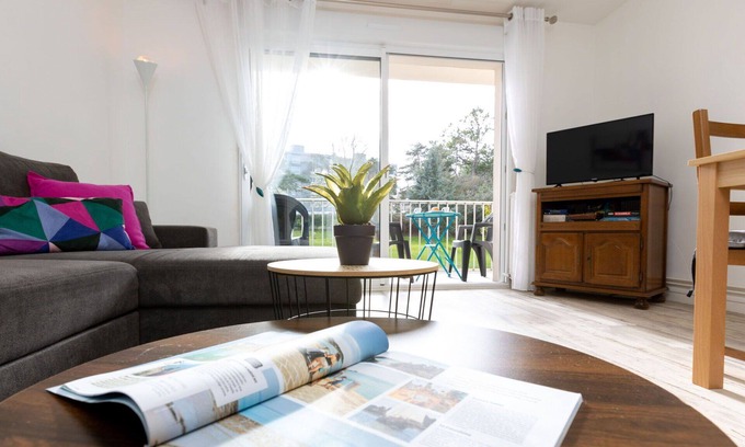 La Madeleine-Bellevue Apartment | Lovely apartment for 4 people with WIFI, TV, balcony and pets allowed